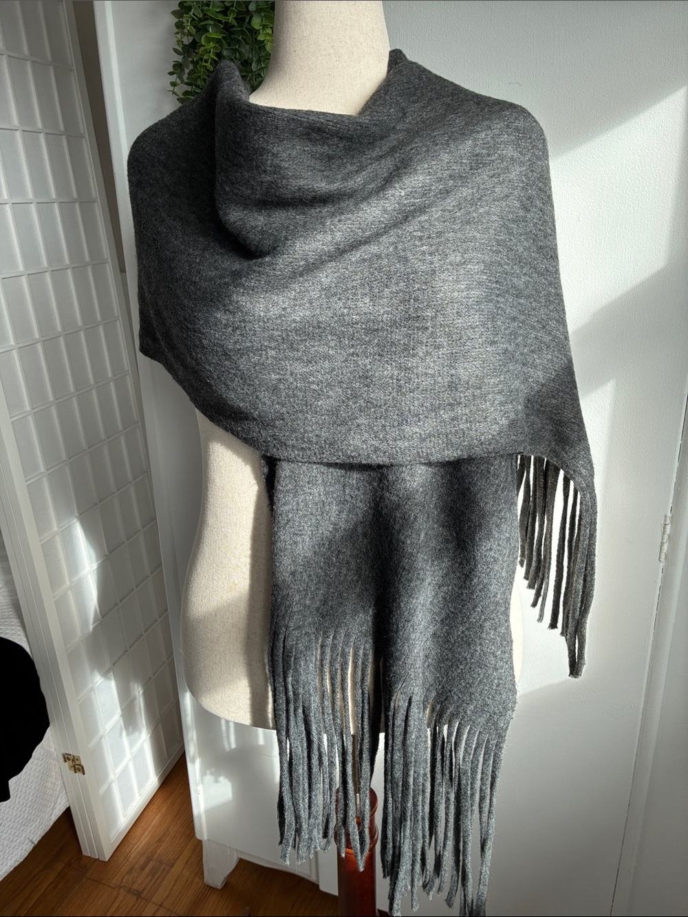 Lucky Brand Charcoal Gray Fringe Scarf, Ultra Soft, & Warm. 16' x 96', Like New - Picture 2 of 4